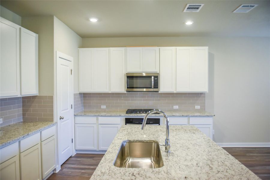 Beautiful finishes in Light & Bright Kitchen Beautiful finishes in Light & Bright Kitchen