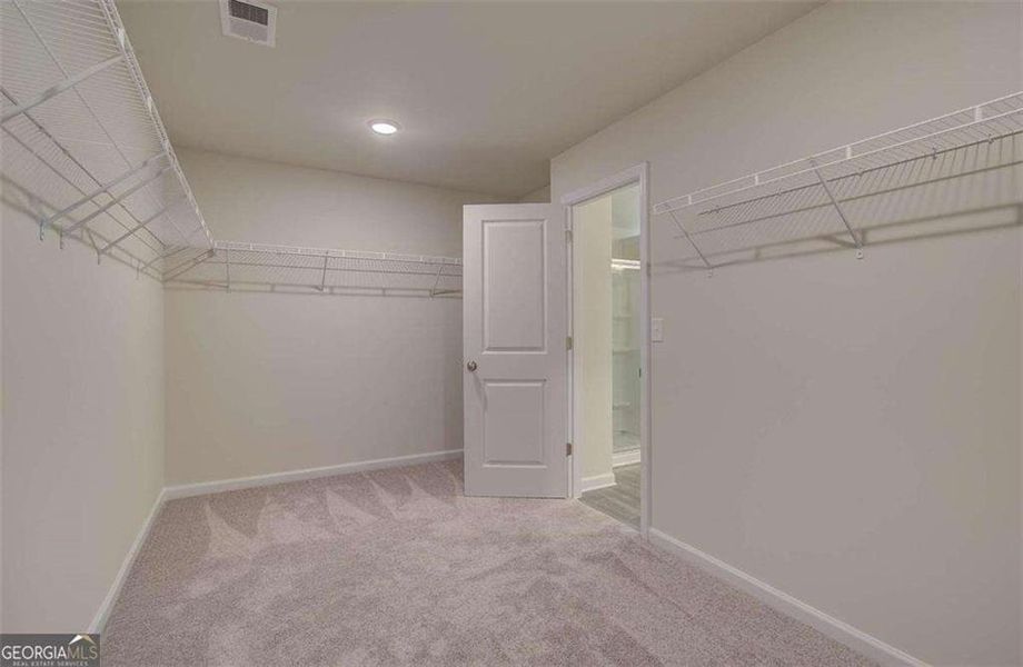 Spacious, unfurnished interior of a new home in Whisper Creek, Atlanta (Image 16).