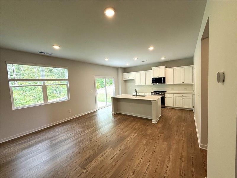 Spacious, unfurnished interior of a new home in Hawthorne Reserve, Dallas (Image 8).