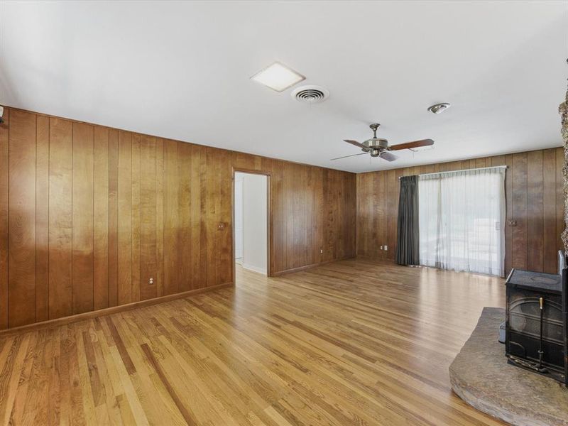 Spacious, unfurnished interior of a new home in , Montague (Image 12).