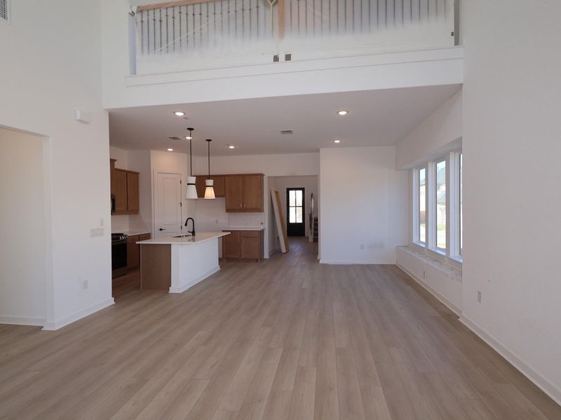 Spacious, unfurnished interior of a new home in Cedar Brook, Leander (Image 9).