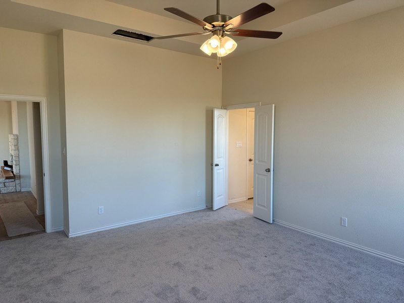 Spacious, unfurnished interior of a new home in Covenant Springs, Springtown (Image 7).