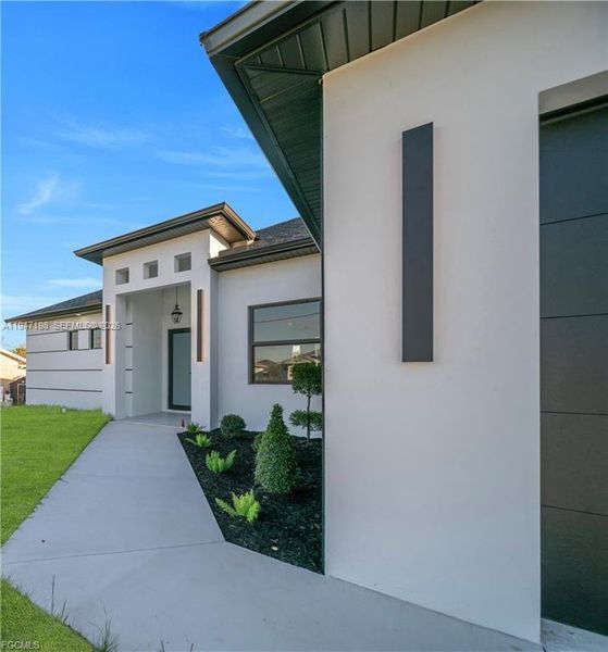 Exterior details and patio area of a home in , Lehigh Acres (Image 3).
