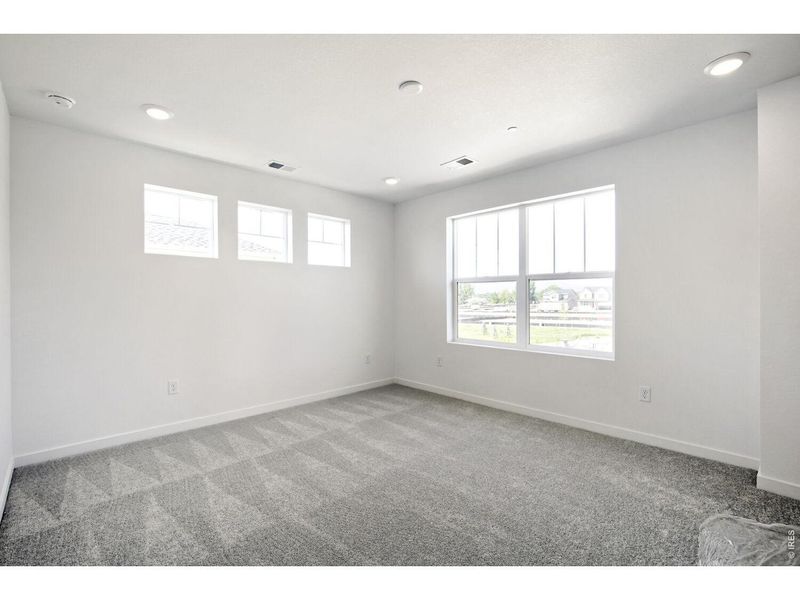 Spacious, unfurnished interior of a new home in Timber Lark, Fort Collins (Image 9).