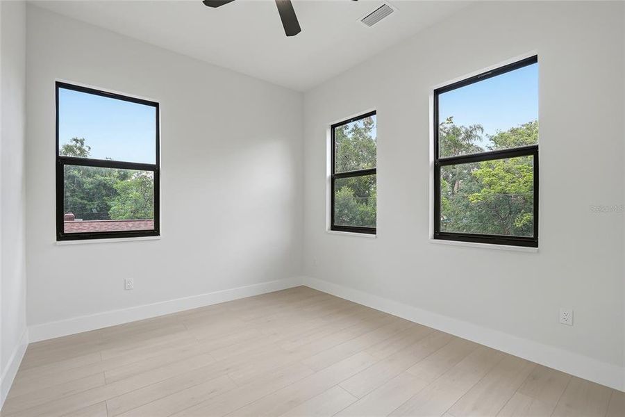Spacious, unfurnished interior of a new home in , Tampa (Image 34).
