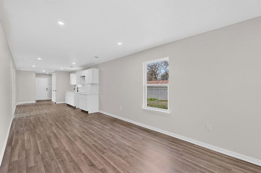 Spacious, unfurnished interior of a new home in , Dallas (Image 29).