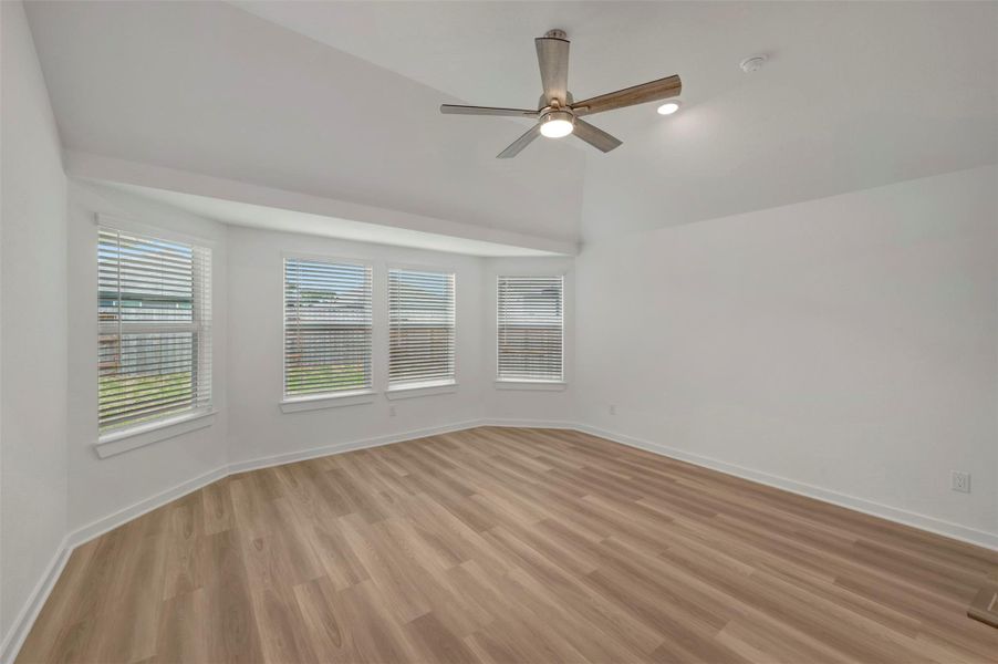 Spacious, unfurnished interior of a new home in Miller's Pond, Rosenberg (Image 34).