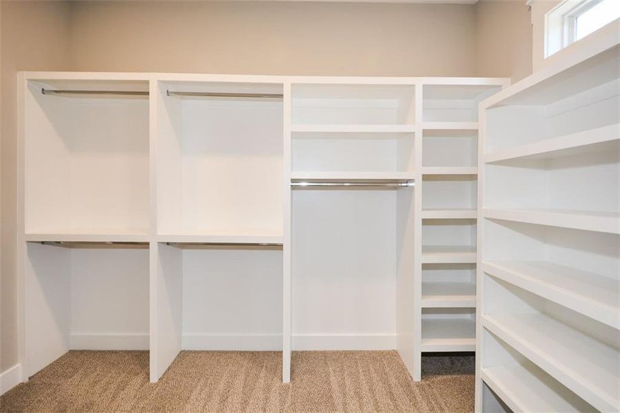 Spacious, unfurnished interior of a new home in , Jasper (Image 27).