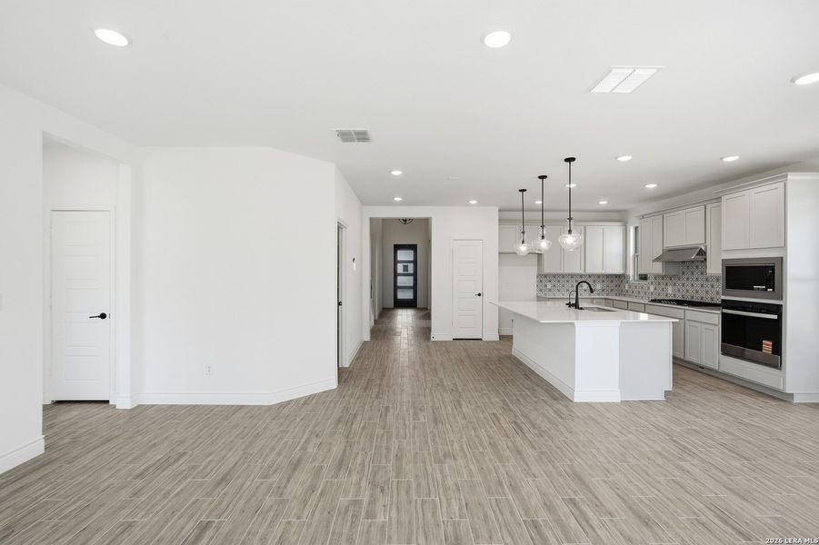 Spacious, unfurnished interior of a new home in Bison Ridge, San Antonio (Image 23). Spacious, unfurnished interior of a new home in Bison Ridge, San Antonio (Image 23).