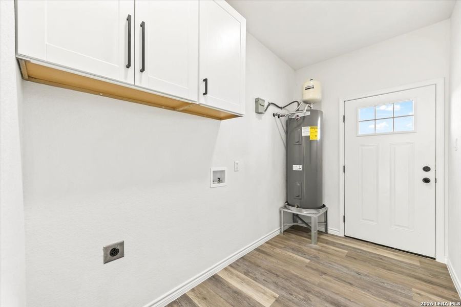 Spacious, unfurnished interior of a new home in , Natalia (Image 20).