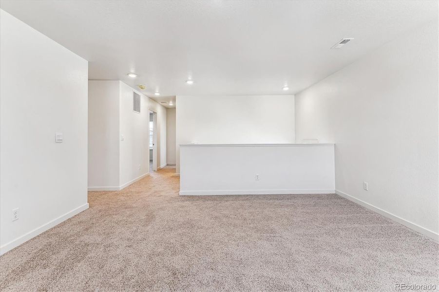 Spacious, unfurnished interior of a new home in Mallard Ridge, Johnstown (Image 27).