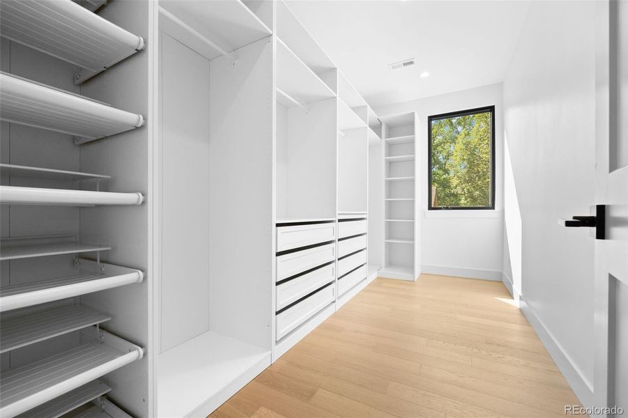 Spacious, unfurnished interior of a new home in , Denver (Image 35).