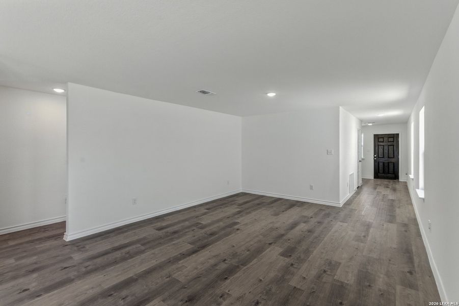 Spacious, unfurnished interior of a new home in Davis Ranch, San Antonio (Image 13). Spacious, unfurnished interior of a new home in Davis Ranch, San Antonio (Image 13).