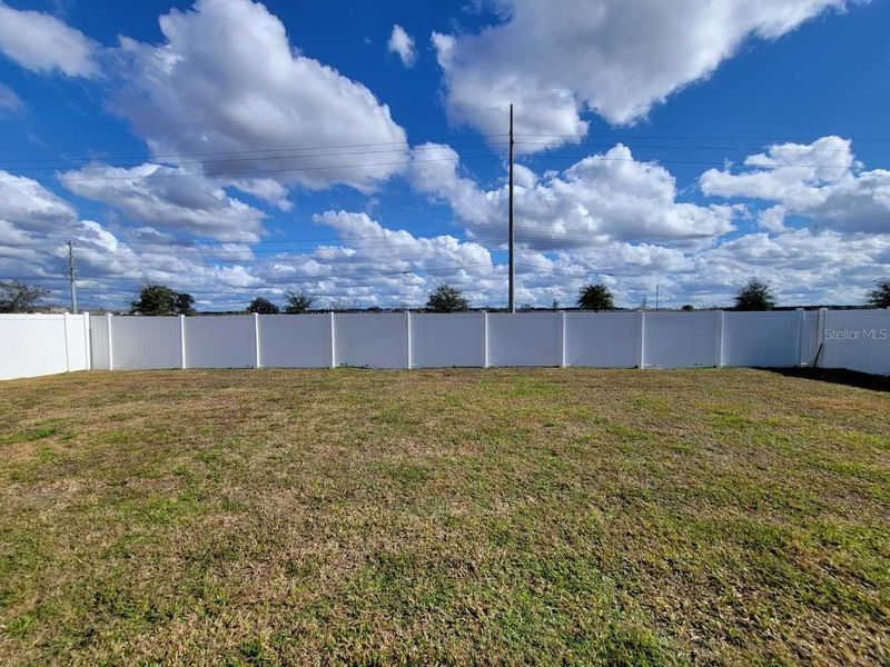 Exterior details and patio area of a home in Ocala Crossings South, Ocala (Image 3).