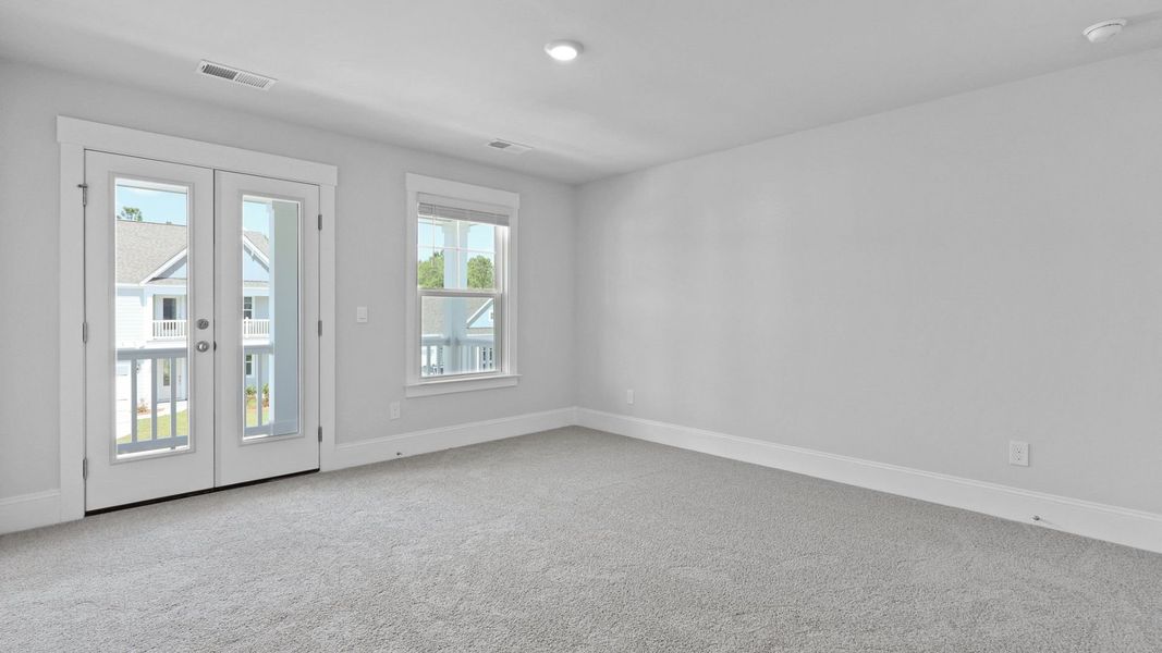 Spacious, unfurnished interior of a new home in Rivers Reach, Yemassee (Image 25).