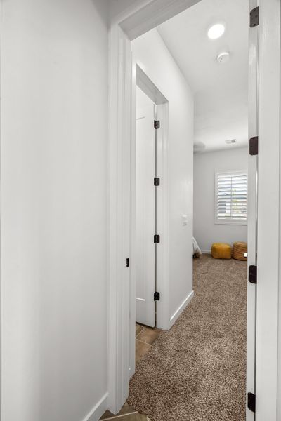 Spacious, unfurnished interior of a new home in Verdancia, El Paso (Image 52).