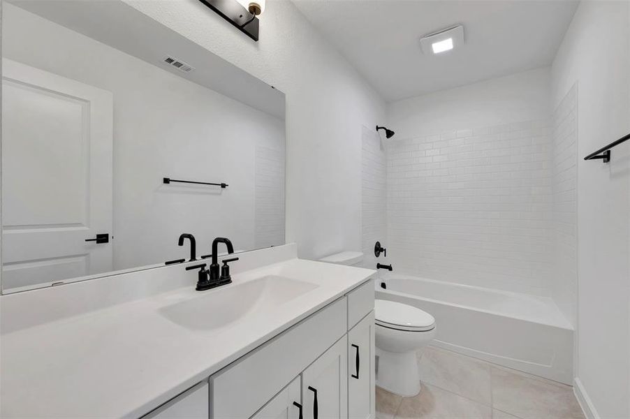 Furnished interior view inside a new home in Rolling Ridge, Van Alstyne (Image 26).