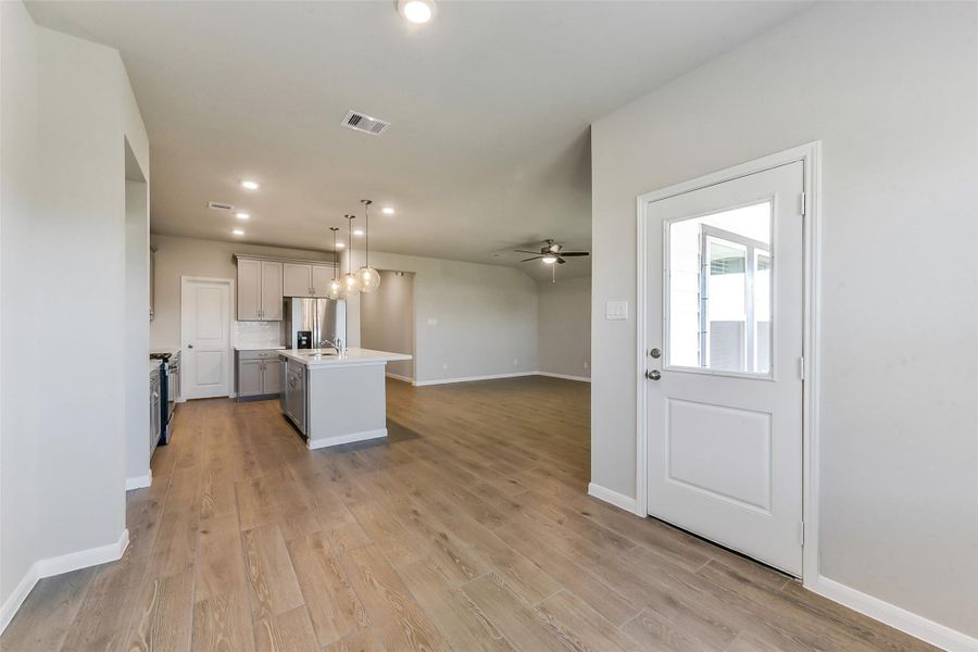 Spacious, unfurnished interior of a new home in Sunrise Cove, Texas City (Image 31).