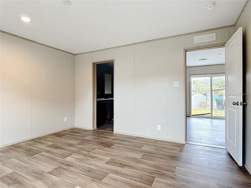 Spacious, unfurnished interior of a new home in , St. Cloud (Image 25).