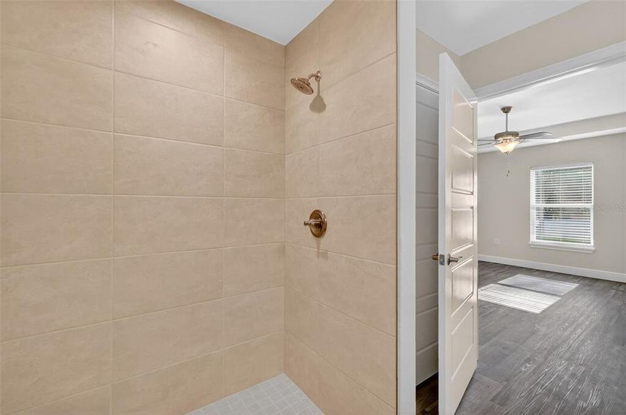 Spacious, unfurnished interior of a new home in , Ocala (Image 17).