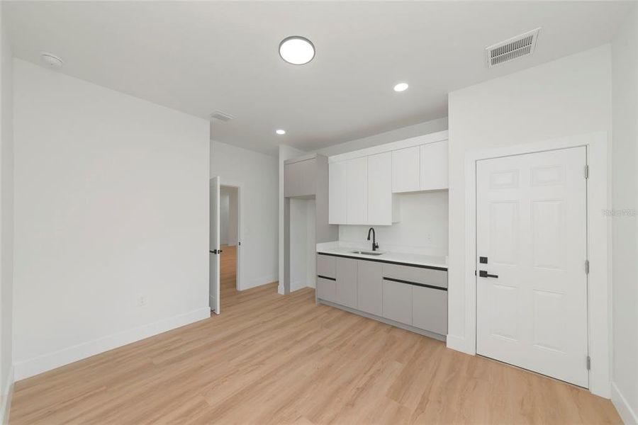 Spacious, unfurnished interior of a new home in , North Port (Image 20).