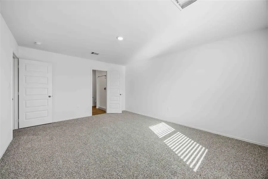 Spacious, unfurnished interior of a new home in Legacy Village, Houston (Image 16). Spacious, unfurnished interior of a new home in Legacy Village, Houston (Image 16).