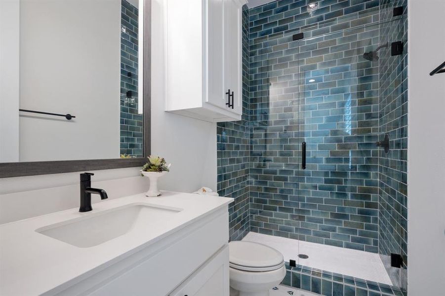 Ensuite bathroom for bedroom 3.