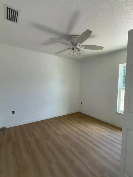 Spacious, unfurnished interior of a new home in , Ocala (Image 11).