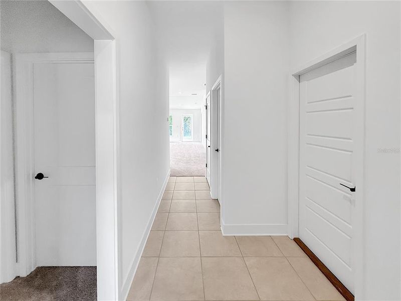 Spacious, unfurnished interior of a new home in Arbor Park, Leesburg (Image 9).