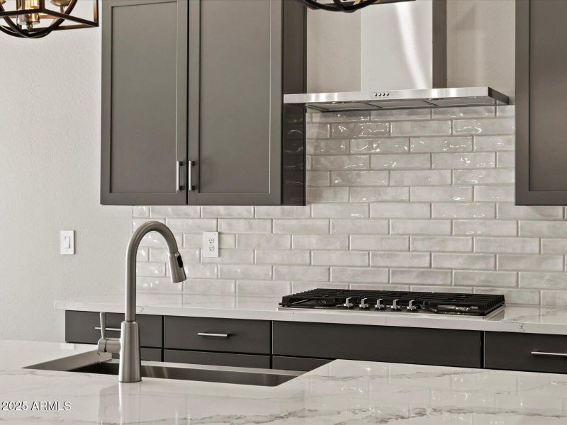 Gas Cooktop and Full Backsplash Gas Cooktop and Full Backsplash