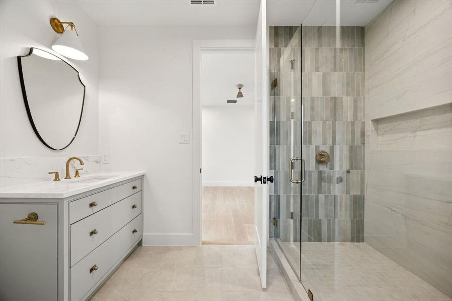 Furnished interior view inside a new home in , Dallas (Image 10).