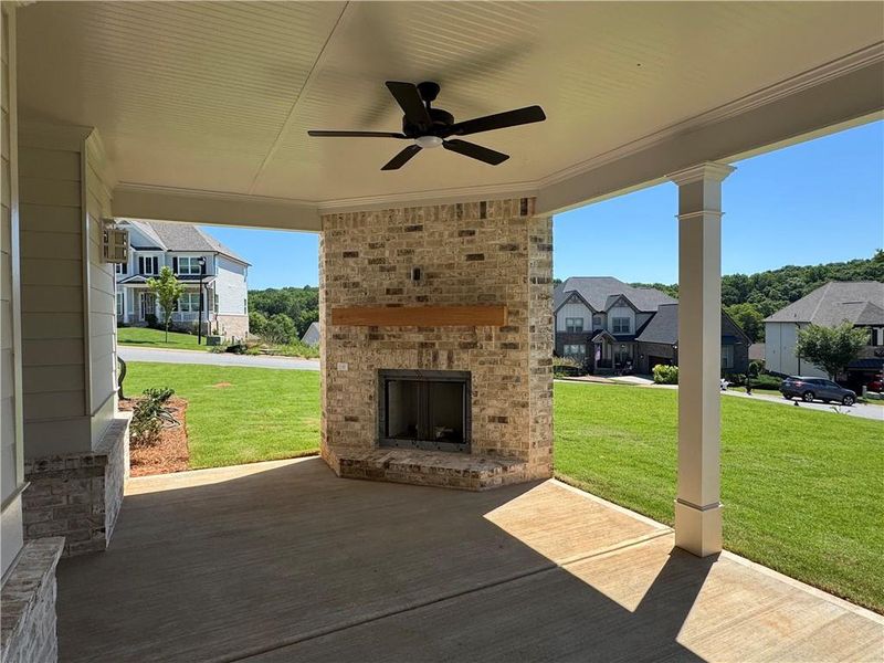 Exterior details and patio area of a home in , Jefferson (Image 4).