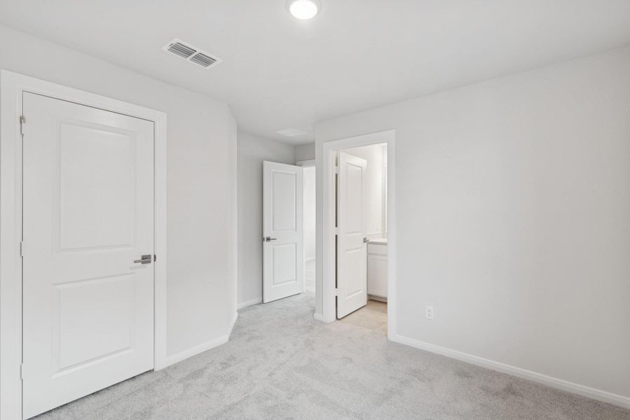 Spacious, unfurnished interior of a new home in Beacon Point at Lago Mar 50’ Homesites, Texas City (Image 22).