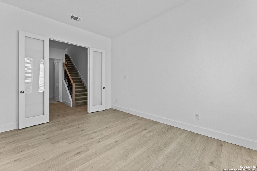 Spacious, unfurnished interior of a new home in Gatehouse: Classic Collection, New Braunfels (Image 16).