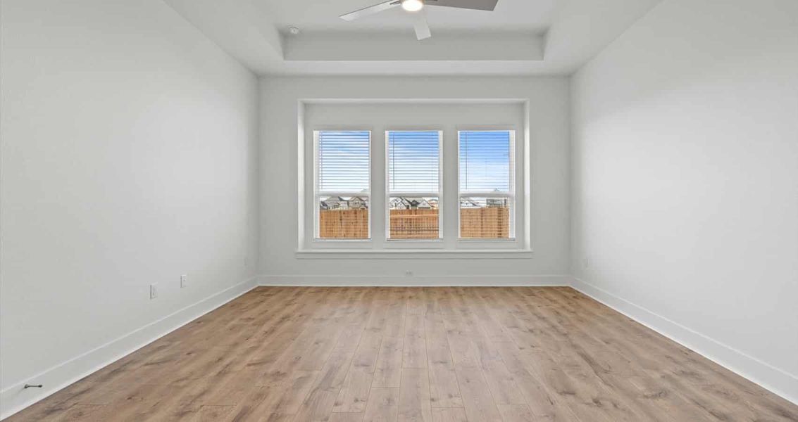 Spacious, unfurnished interior of a new home in Sunfield, Buda (Image 20).