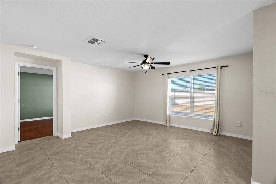 Spacious, unfurnished interior of a new home in Pine Creek, Spring Hill (Image 17).