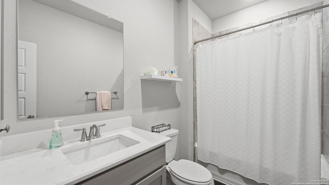 Furnished interior view inside a new home in Legend Pond, New Braunfels (Image 12). Furnished interior view inside a new home in Legend Pond, New Braunfels (Image 12).