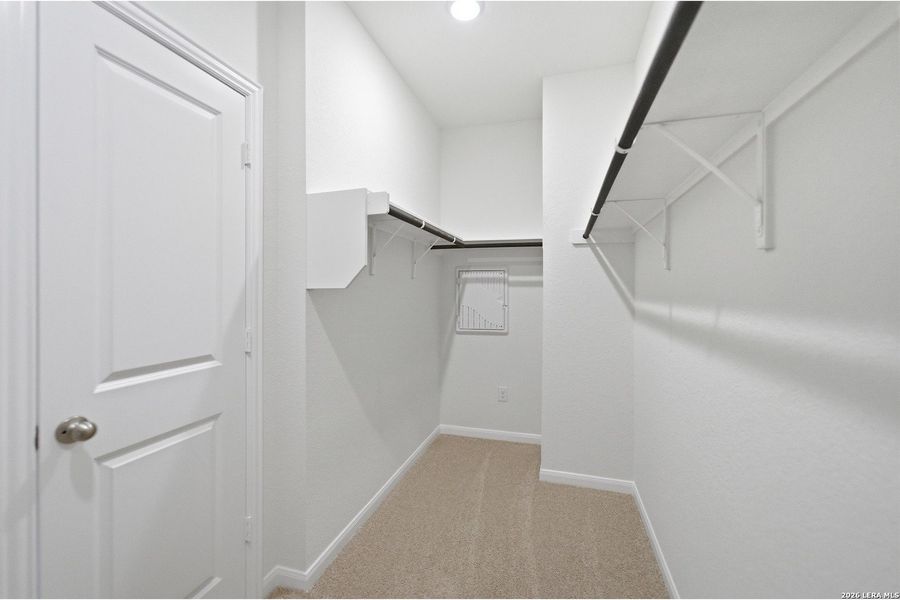 Spacious, unfurnished interior of a new home in Hickory Ridge, Elmendorf (Image 25).