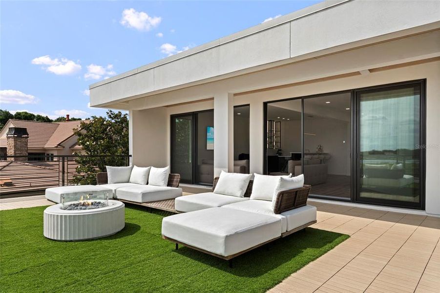 Exterior details and patio area of a home in , Windermere (Image 27).