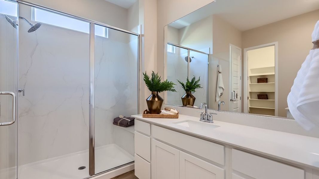 4585 Trillium Owners Bath 1of2 Base10