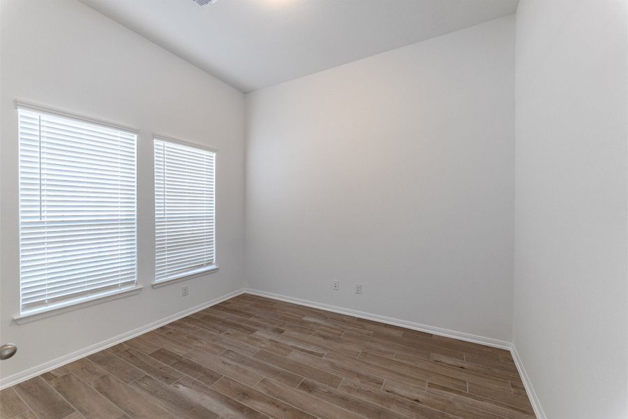 Spacious, unfurnished interior of a new home in Lago Mar, Texas City (Image 18).