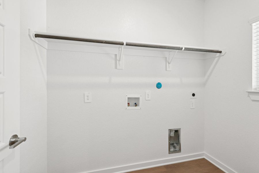 Spacious, unfurnished interior of a new home in Lone Star Landing, Montgomery (Image 23).