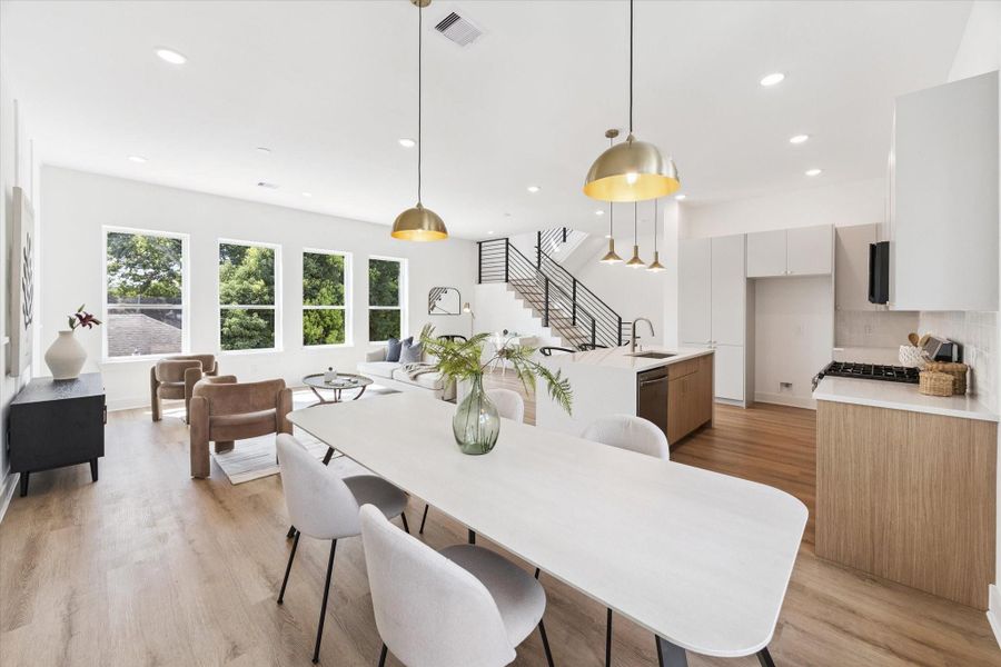 Looking back toward the living room, this is space is bright, airy and welcoming. Looking back toward the living room, this is space is bright, airy and welcoming.