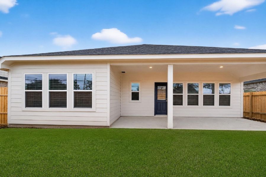 Exterior details and patio area of a home in Rollingbrook Estates, Baytown (Image 3). Exterior details and patio area of a home in Rollingbrook Estates, Baytown (Image 3).
