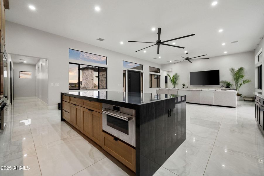 25-Kitchen to Living Room (2) 25-Kitchen to Living Room (2)