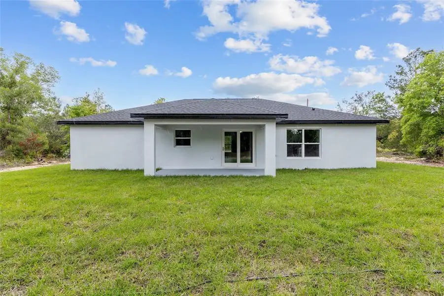 Exterior details and patio area of a home in , Ocklawaha (Image 27).