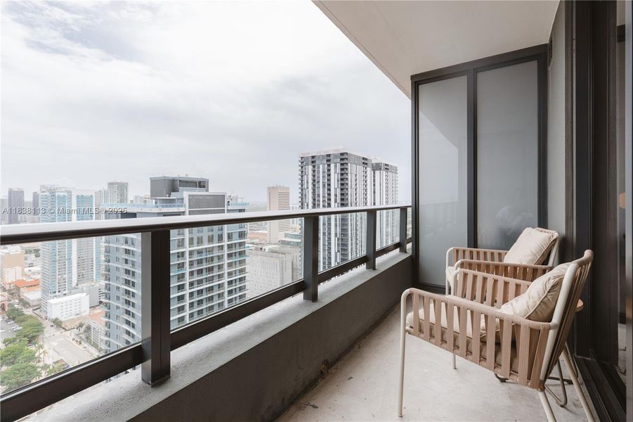 Exterior details and patio area of a home in Gale Hotel & Residences Miami (former Natiivo), Miami (Image 21).
