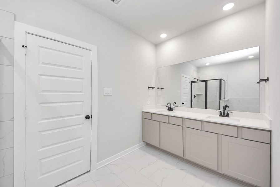 Furnished interior view inside a new home in Enclave at Newport, Crosby (Image 8).
