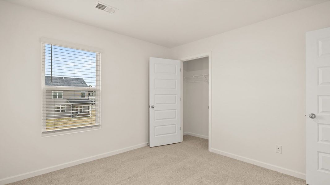 Spacious, unfurnished interior of a new home in Estates at Deer Hollow, Grovetown (Image 38).