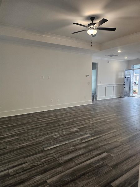 Spacious, unfurnished interior of a new home in Edgefield, Loris (Image 8).